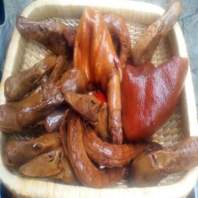 四川現(xiàn)撈鹵菜技術(shù)培訓(xùn)班哪里好？學(xué)員親自動手操作